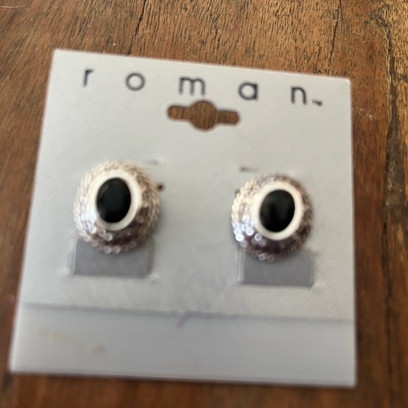 Black and silver studs - Picture 7 of 11